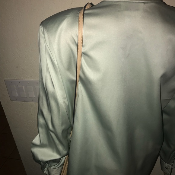 Beautiful delicate blouse - Picture 6 of 8